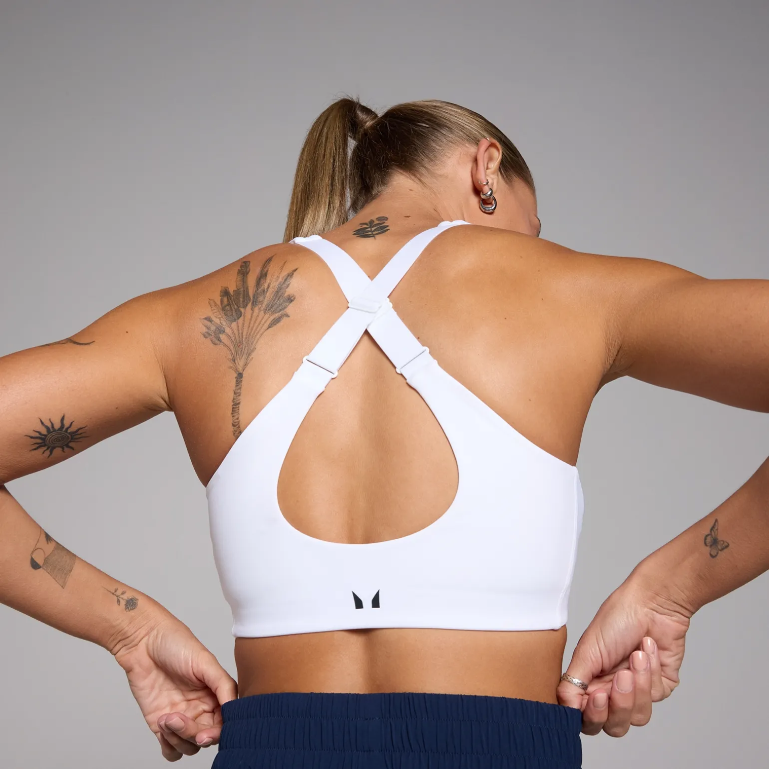 Femme MYPROTEIN Brassière ajustable à dos croisé MP Active pour femmes –