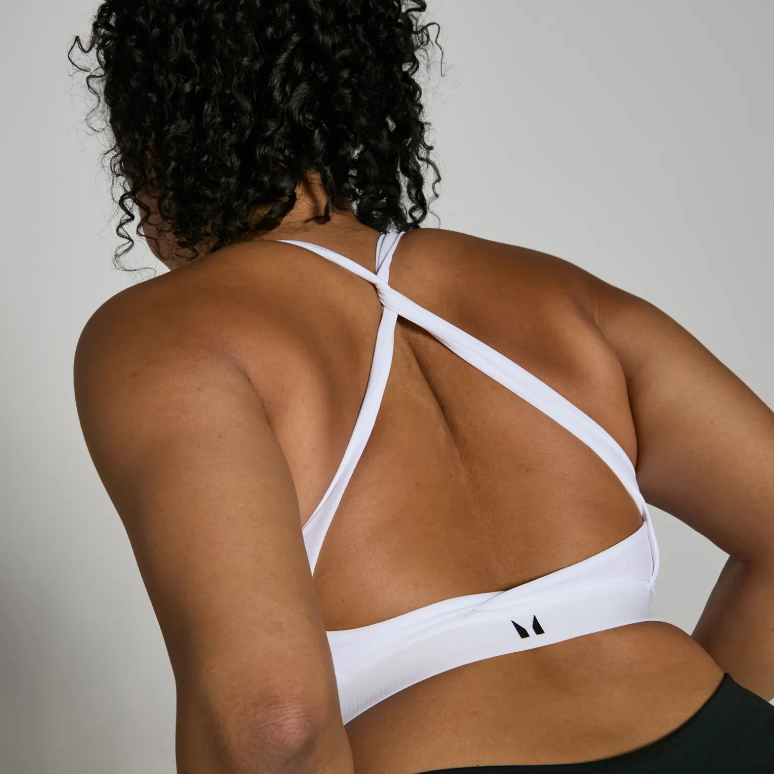 Femme MYPROTEIN Brassière de sport à dos croisé MP Power pour femmes –