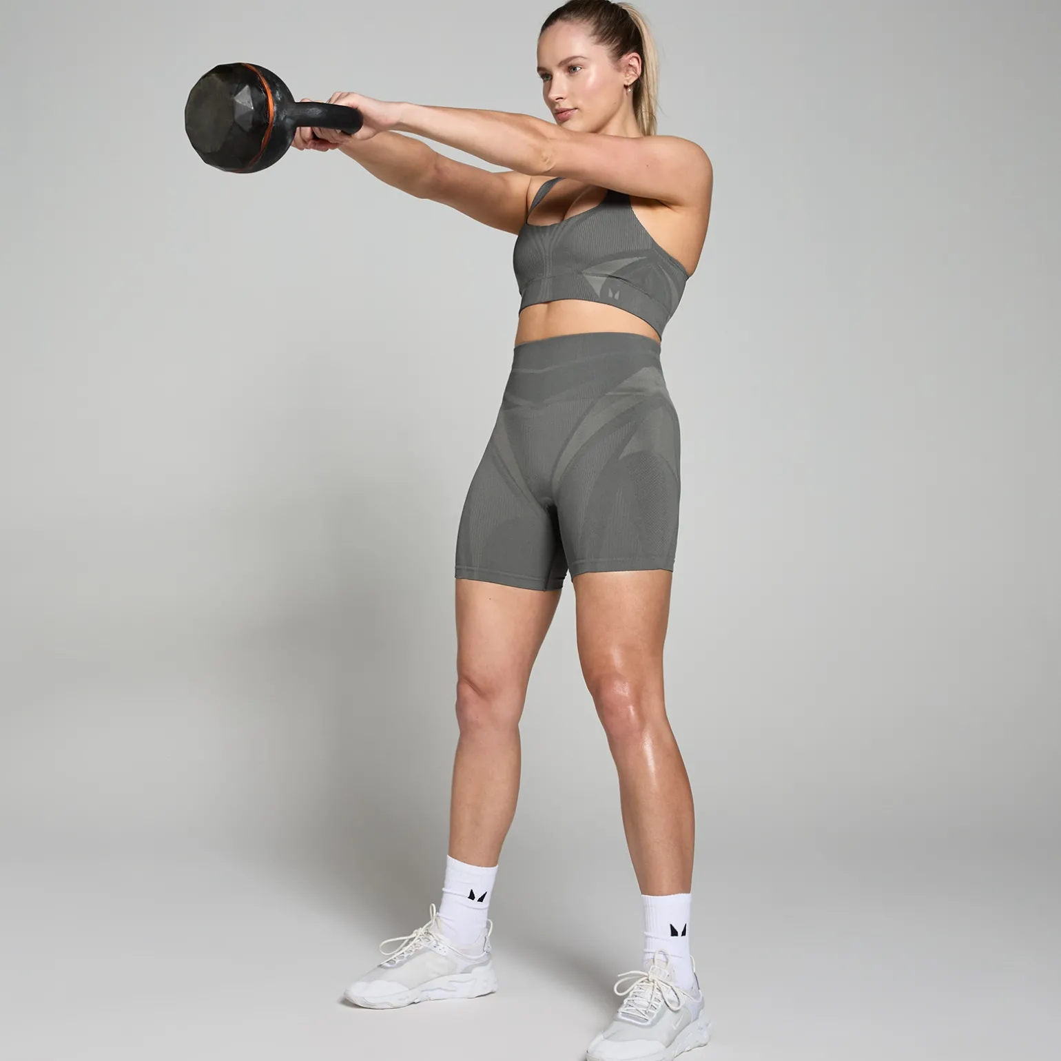 Femme MYPROTEIN Brassière de sport sans coutures MP Tempo Ultra Geometric pour femmes – e