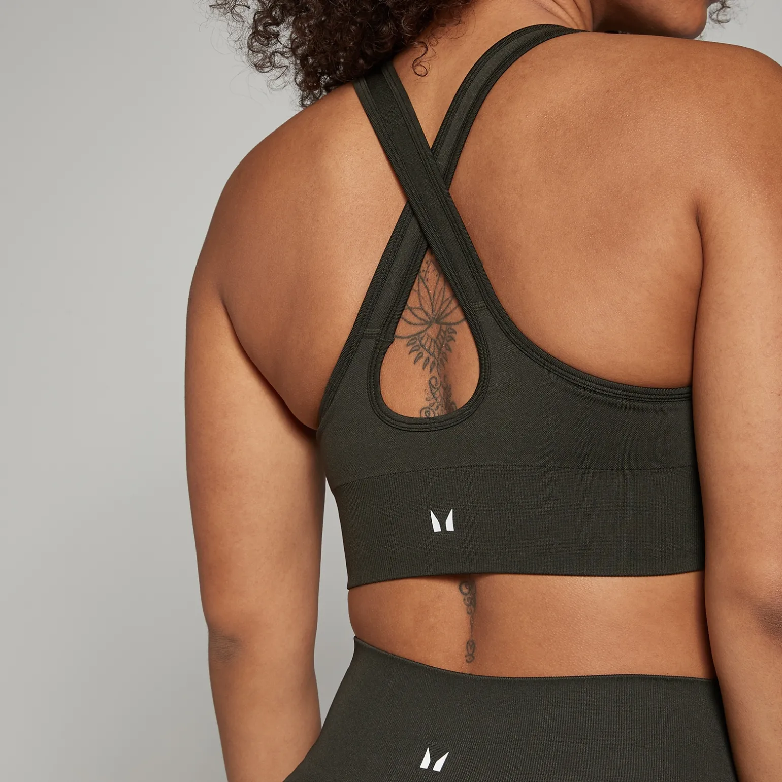 Femme MYPROTEIN Brassière de sport sans coutures MP Shape pour femmes – Vert forêt