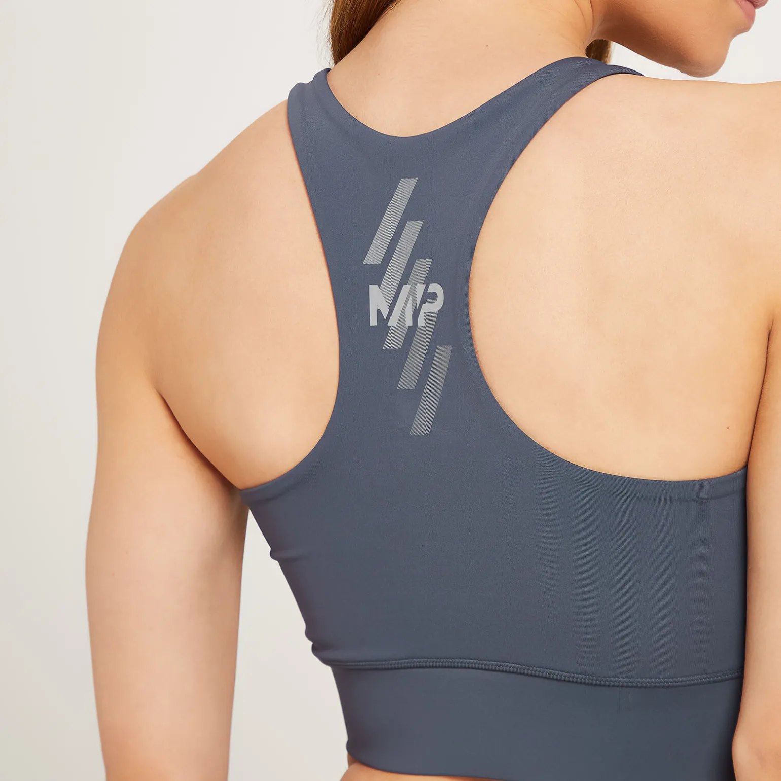 Femme MYPROTEIN Brassière d’entraînement MP Linear Mark pour femmes – Anthracite