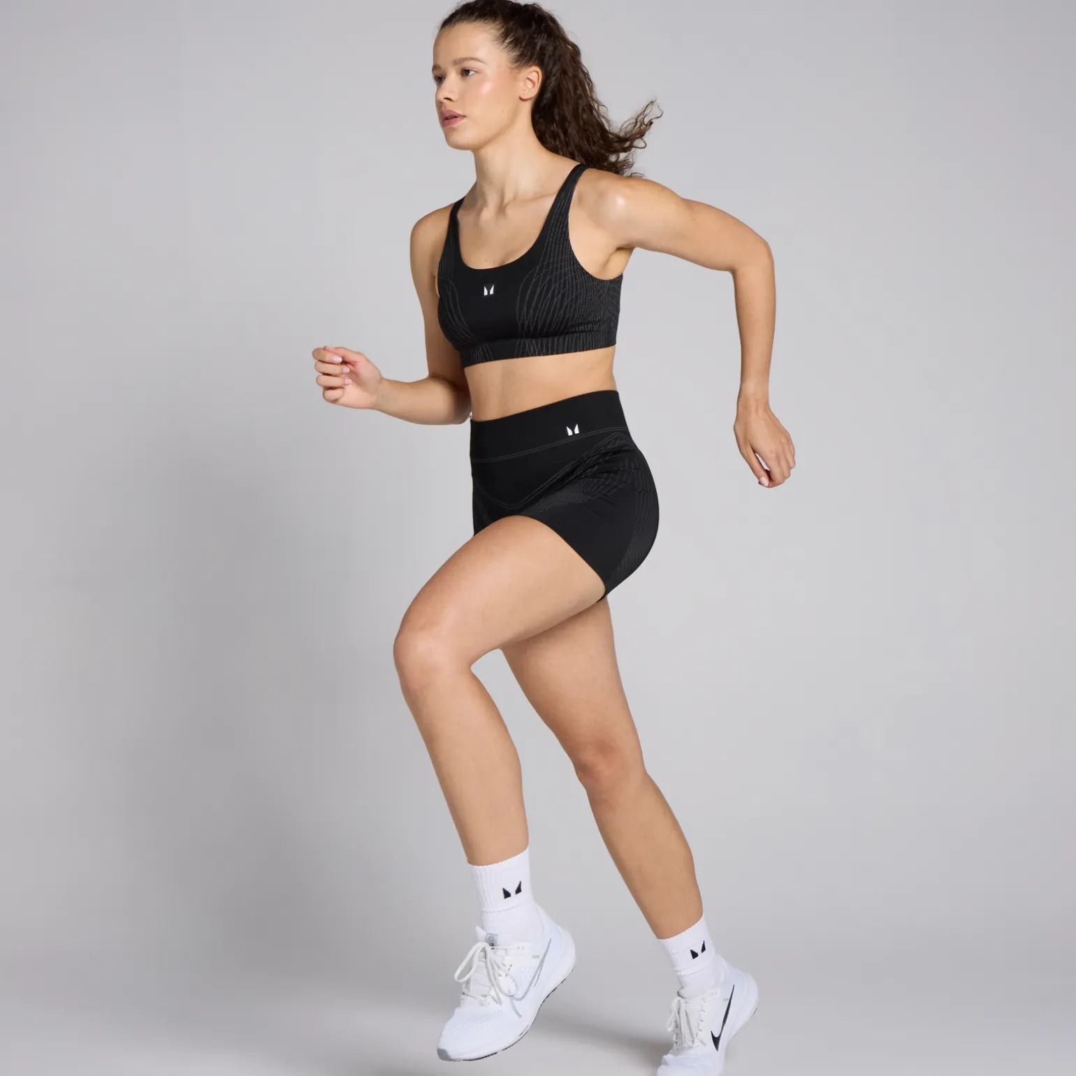 Femme MYPROTEIN Brassière linéaire sans coutures MP Tempo pour femmes –