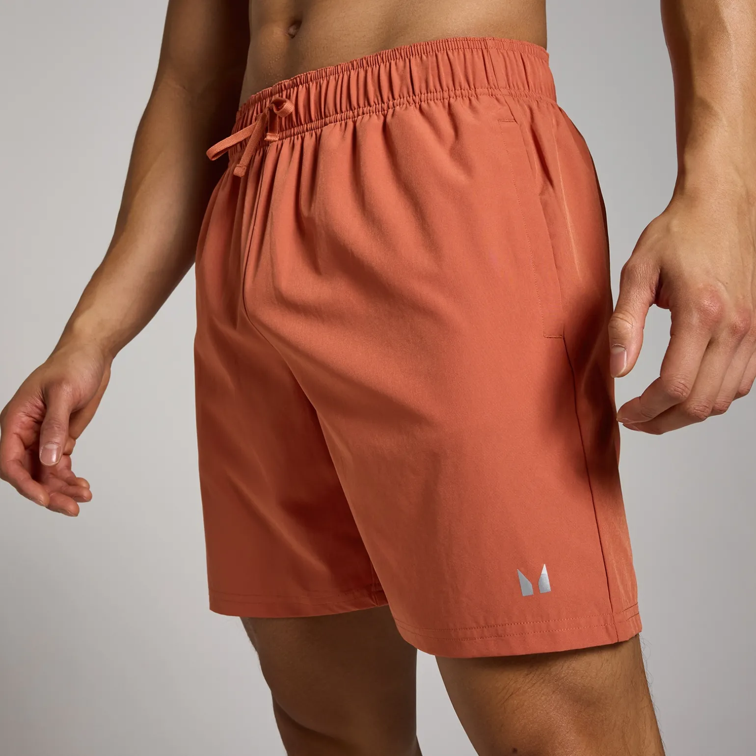 Homme MYPROTEIN Short d’entraînement en matière tissée MP pour hommes – Brique
