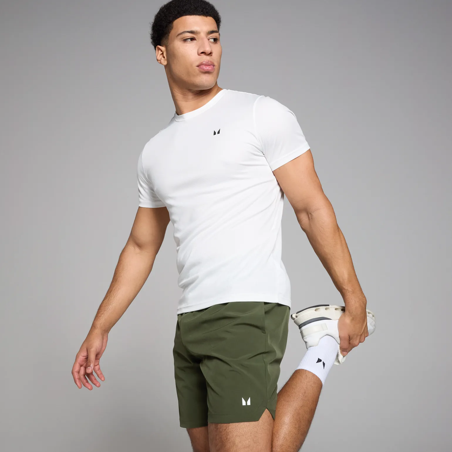 Homme MYPROTEIN Short tissé avec entrejambe de 18 cm MP Active pour hommes – Kaki foncé