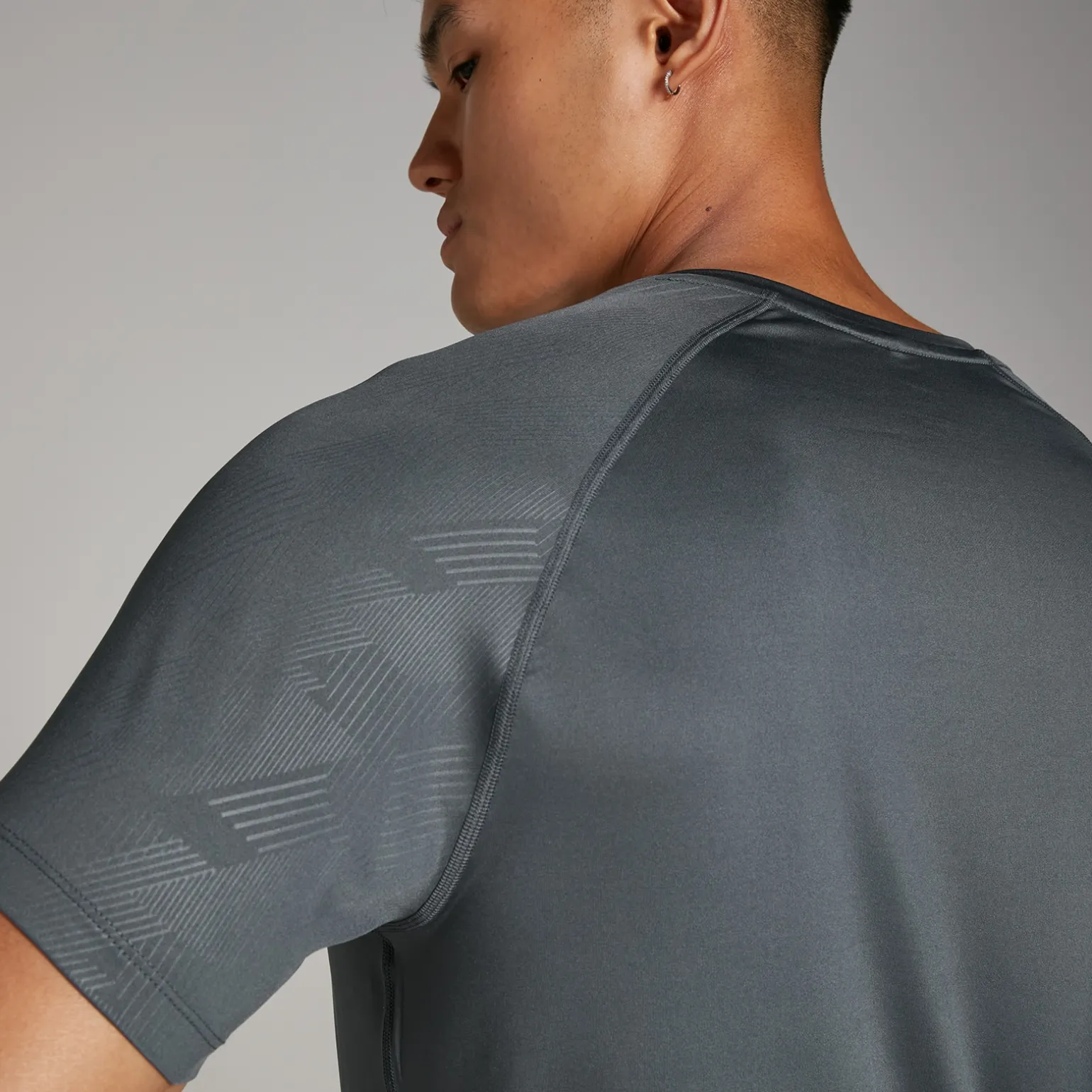 Homme MYPROTEIN T-shirt d’entraînement Embossed MP Tempo pour hommes – Ardoise foncé
